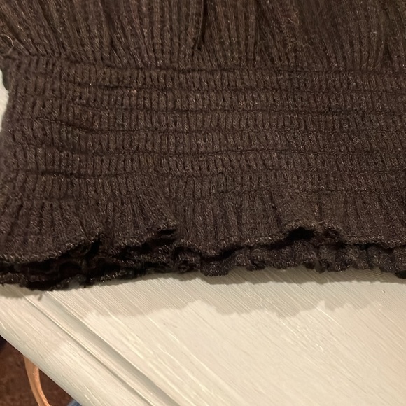 XL GAP BLACK GATHERED BOTTOM BELL SLEEVE LIGHTWEIGHT SWEATER - Picture 6 of 9